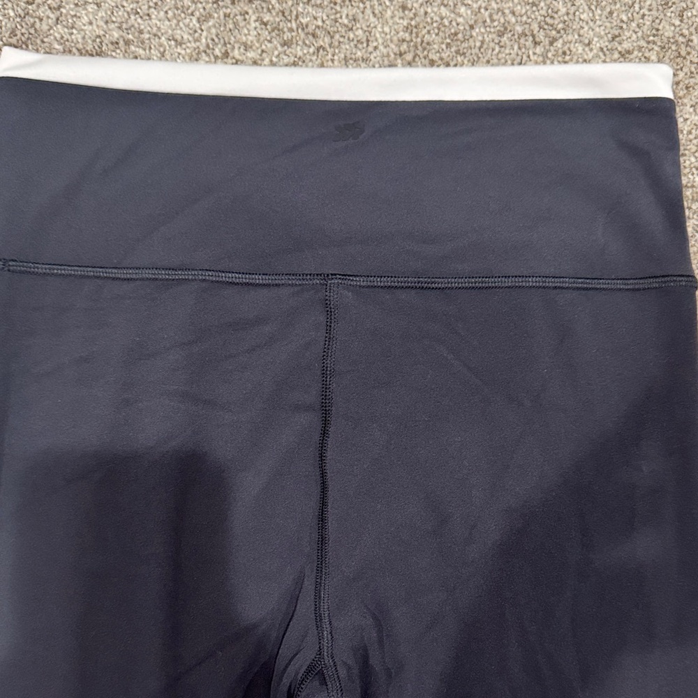 All in Motion Black Everyday Soft Ultra High Rise Leggings 7/8 length - Picture 8 of 8